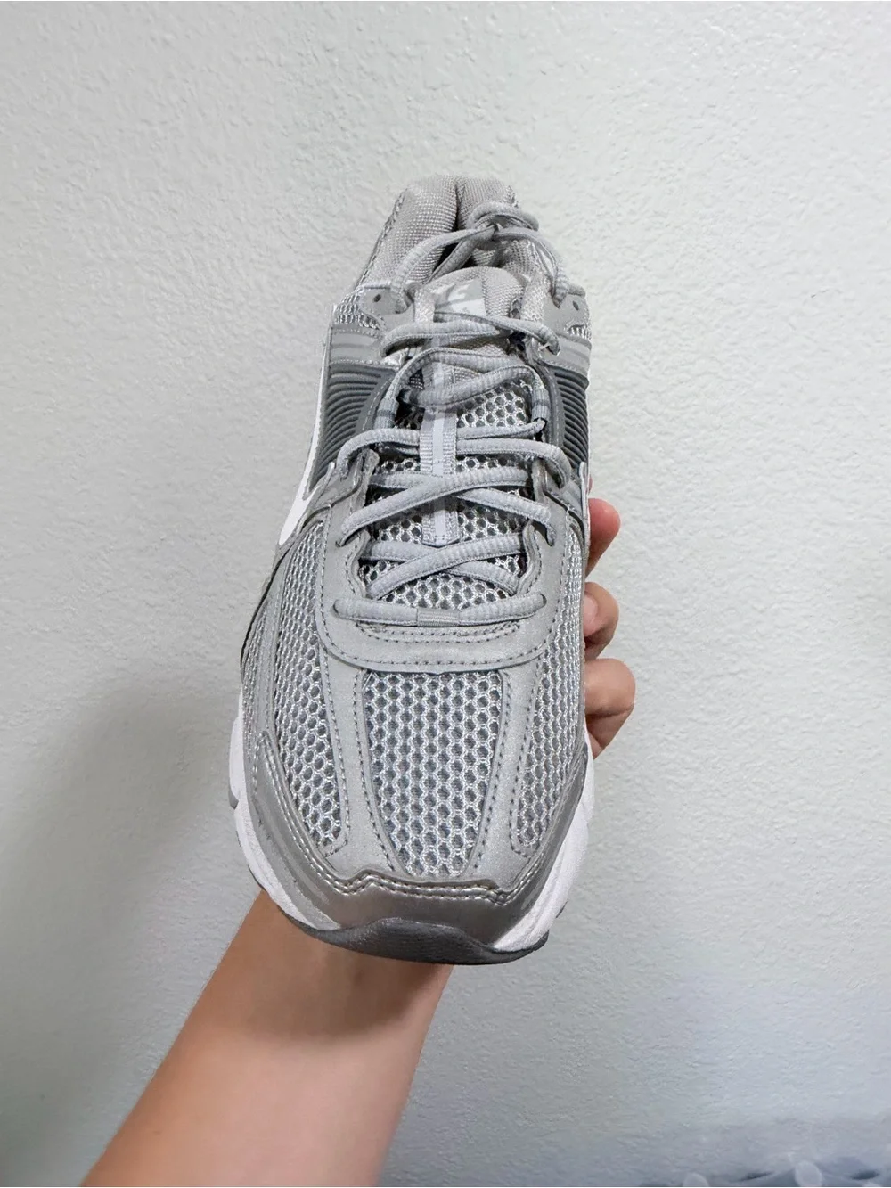 Nike silver Vomero 5